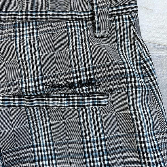 Men’s Travis Mathew shorts 32” grey plaid - Picture 9 of 10